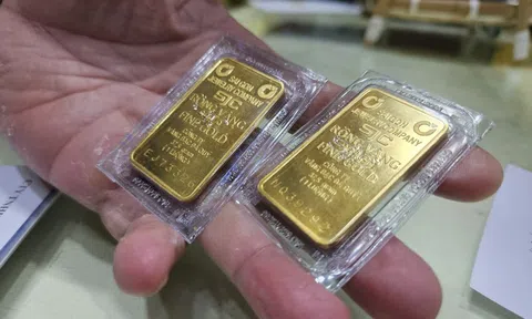 Vàng SJC vọt lên gần 80 triệu đồng/lượng, tiến sát đỉnh lịch sử