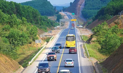Thủ tướng yêu cầu sớm nâng cấp đường bộ cao tốc 2 làn xe